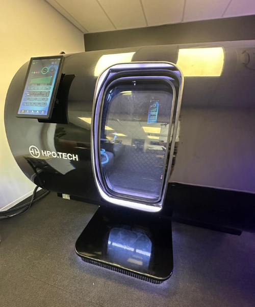 The 4-person hyperbaric chamber at Waikato Hyperbarics in Cambridge